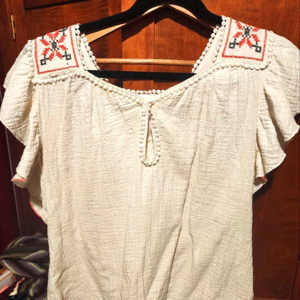 Max Studio London Embroidered  blouse size large